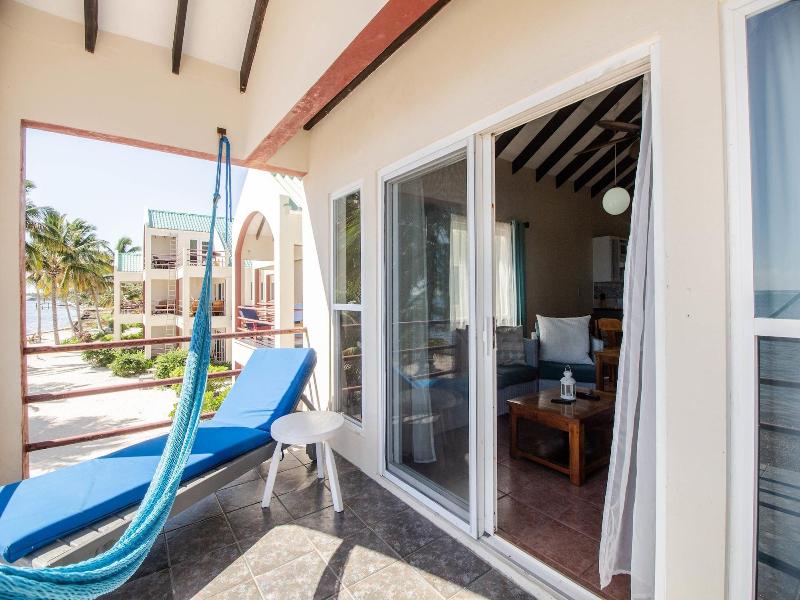 Tres Cocos Resort image