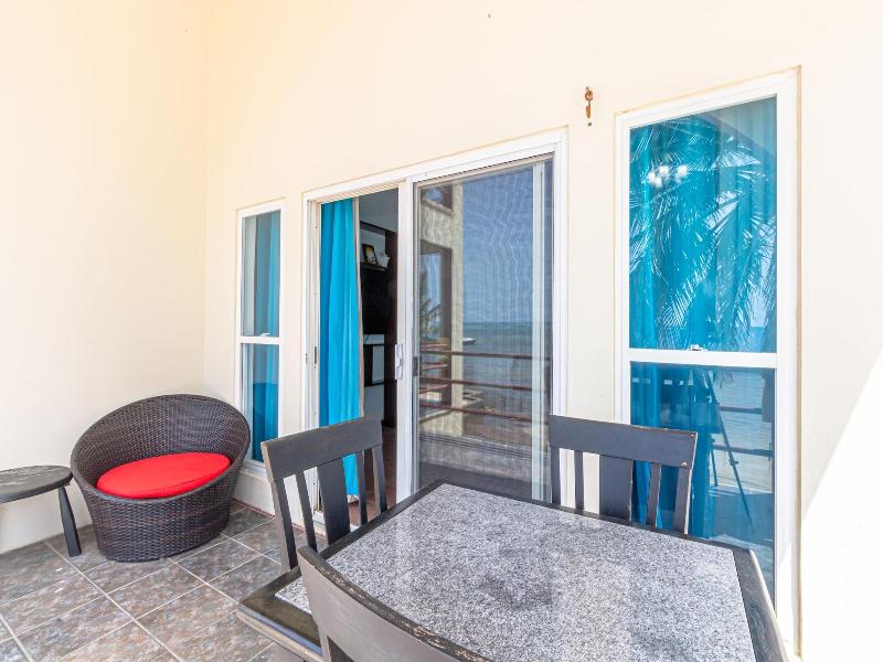 Tres Cocos Resort image