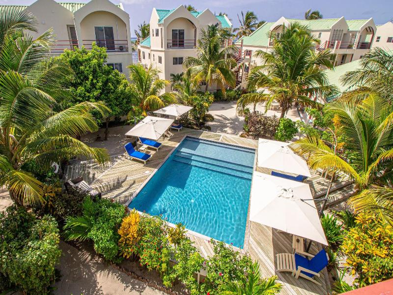 Tres Cocos Resort image
