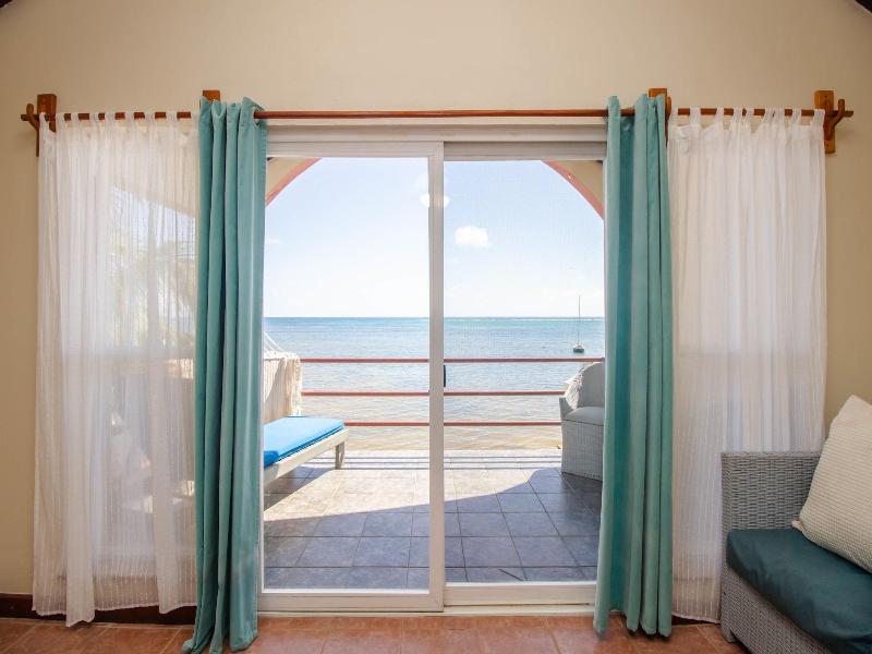 Tres Cocos Resort image
