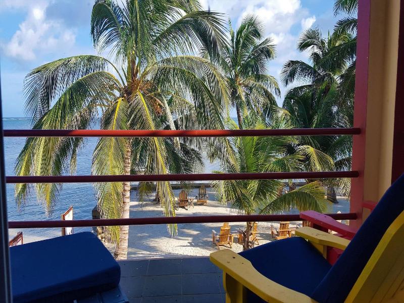 Tres Cocos Resort image