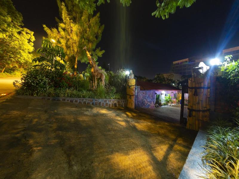B.maurice Guest House image