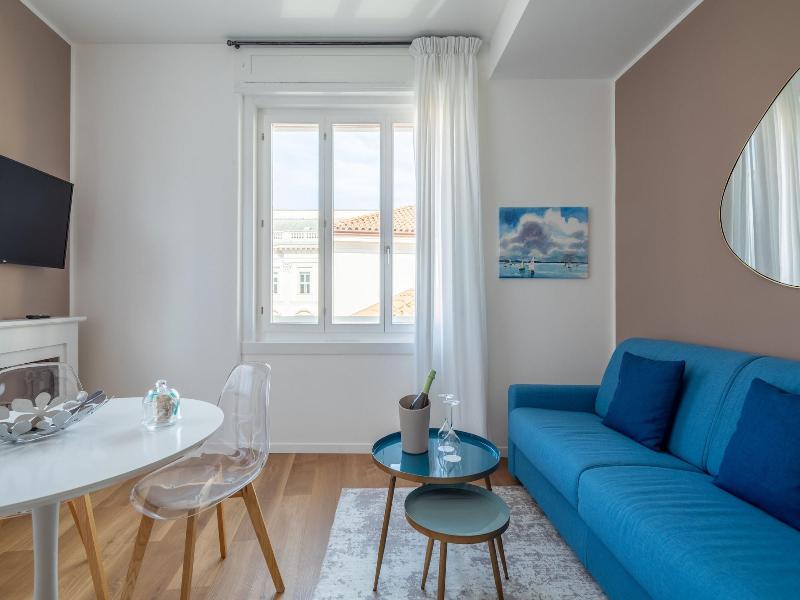 Vis A Vis Apartments image