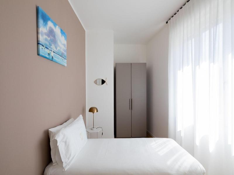 Vis A Vis Apartments image