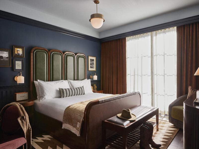 The Manchester, Lexington