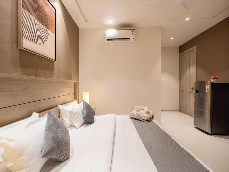 The Lodgers Luxury Hotel Near Golfcourse image