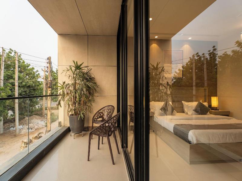 The Lodgers Luxury Hotel Near Golfcourse image