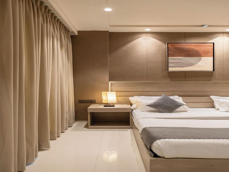 The Lodgers Luxury Hotel Near Golfcourse image
