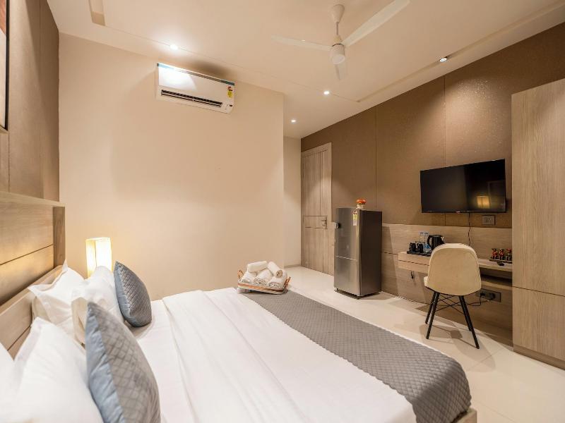 The Lodgers Luxury Hotel Near Golfcourse image