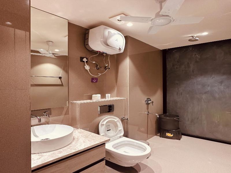 The Lodgers Luxury Hotel Near Golfcourse image