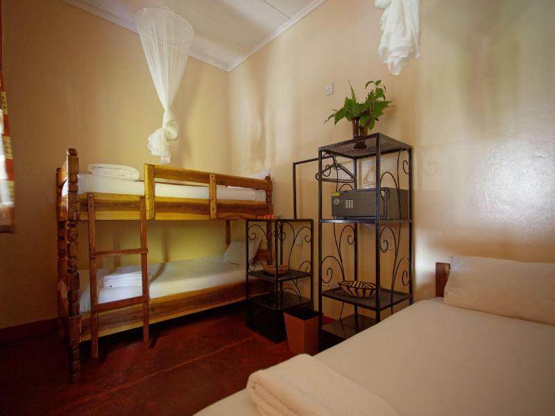 Jollyboys Backpackers image