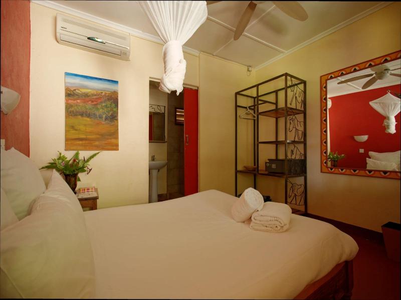 Jollyboys Backpackers image