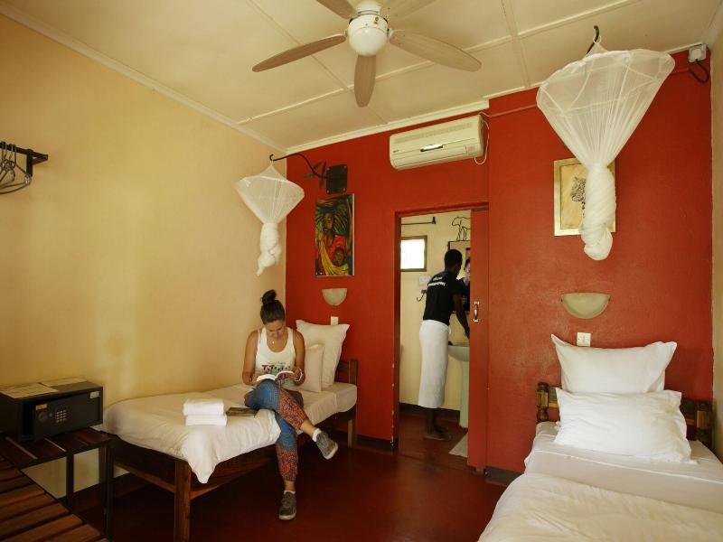 Jollyboys Backpackers image