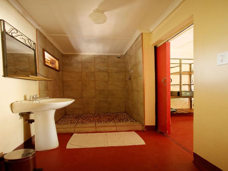 Jollyboys Backpackers image