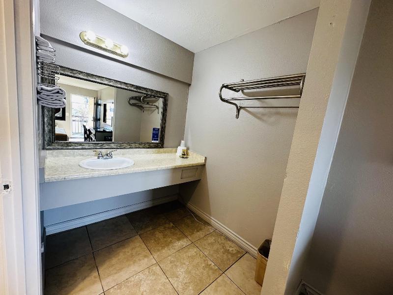 Casa Blanca Express & Suites Cypress Buena Park  image