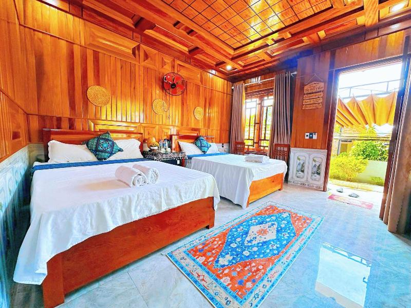 DOUBLE DELUXE KING BED