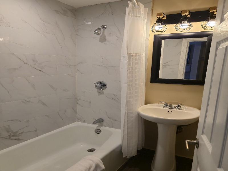 Nashoba Valley Inn & Suites image