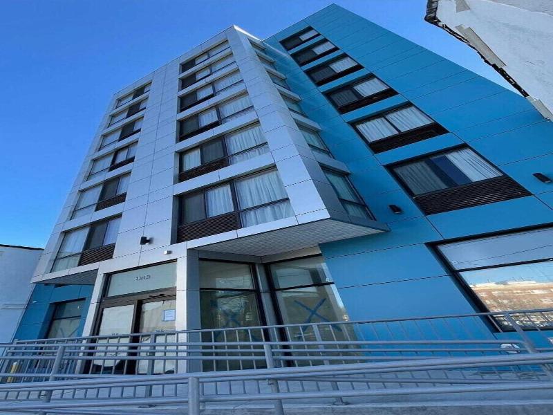 Royal Hotel Bronx image