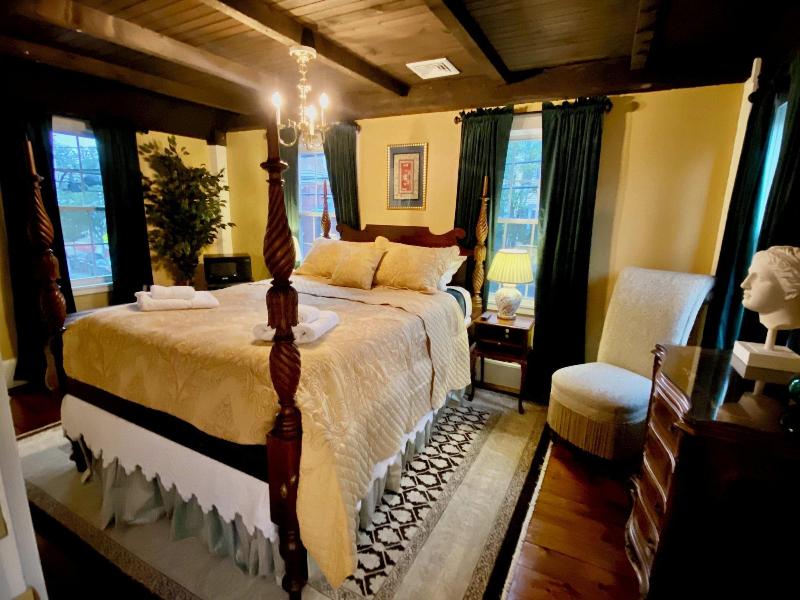 Silsbee's By Daniels House image