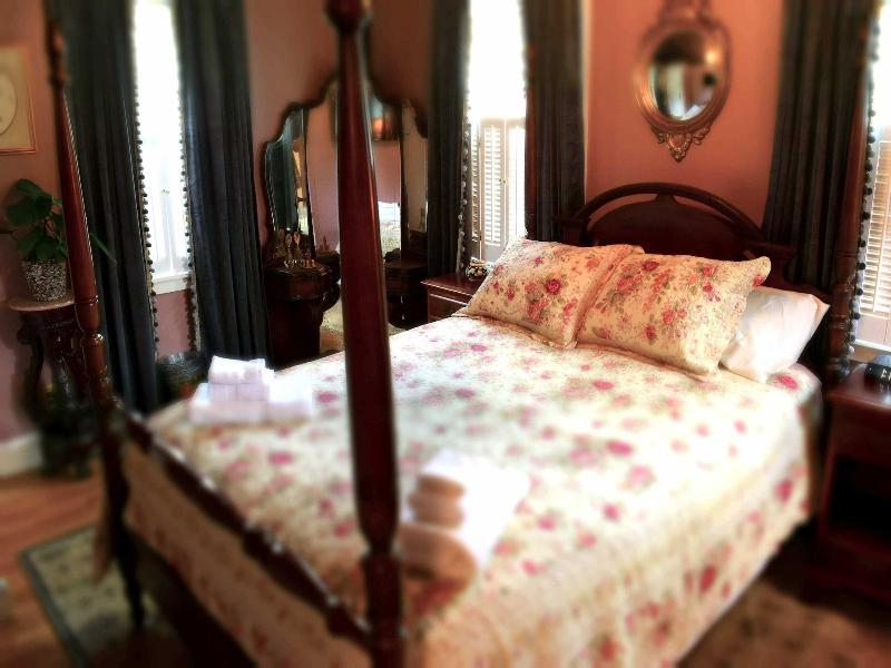 Silsbee's By Daniels House image
