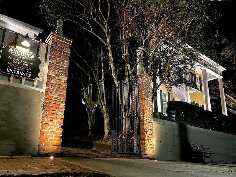 Anchuca Historic Mansion & Inn