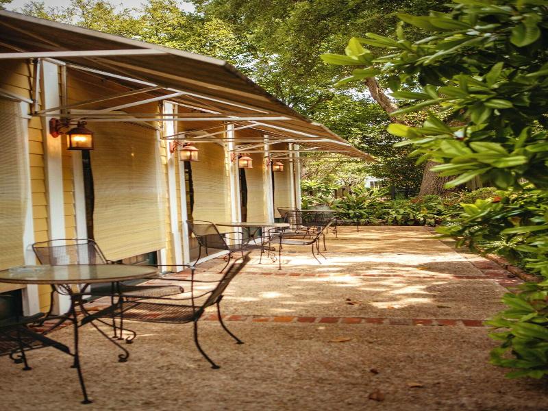 Anchuca Historic Mansion & Inn
