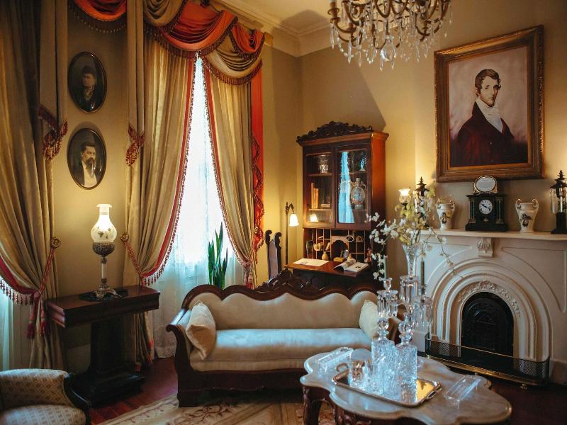 Anchuca Historic Mansion & Inn