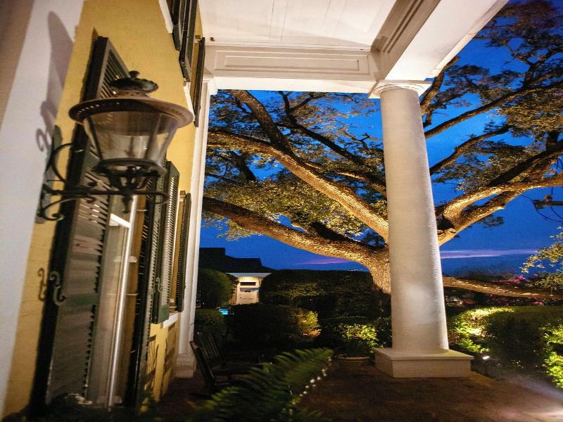 Anchuca Historic Mansion & Inn
