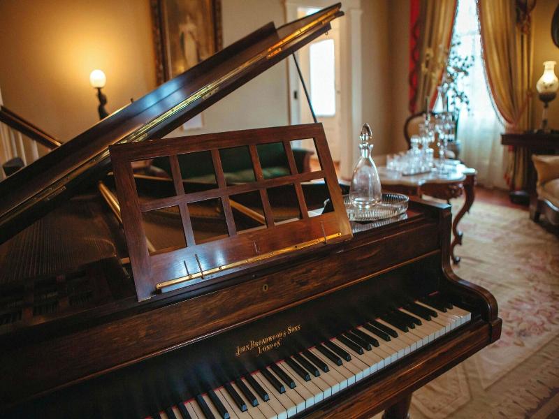 Anchuca Historic Mansion & Inn