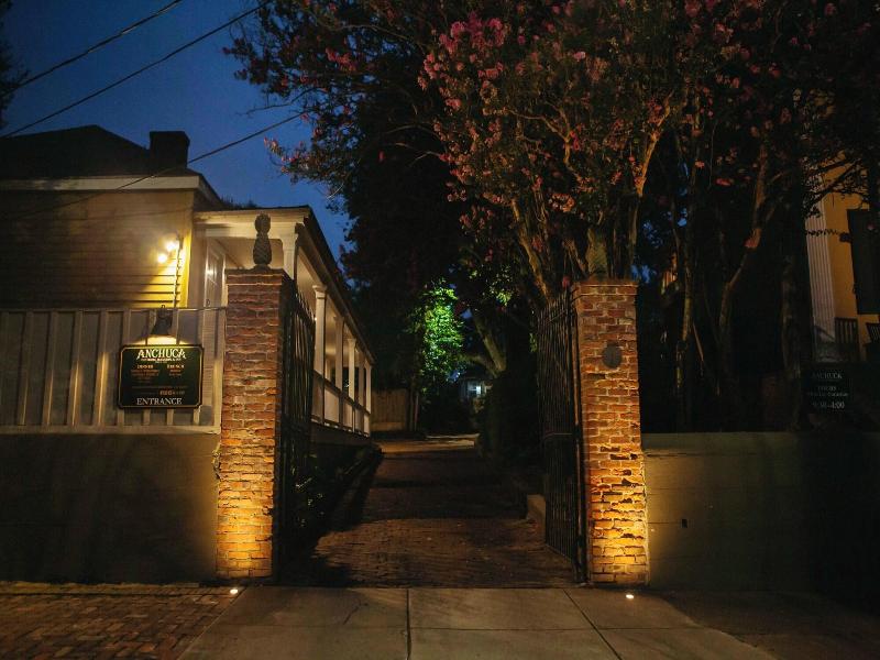 Anchuca Historic Mansion & Inn