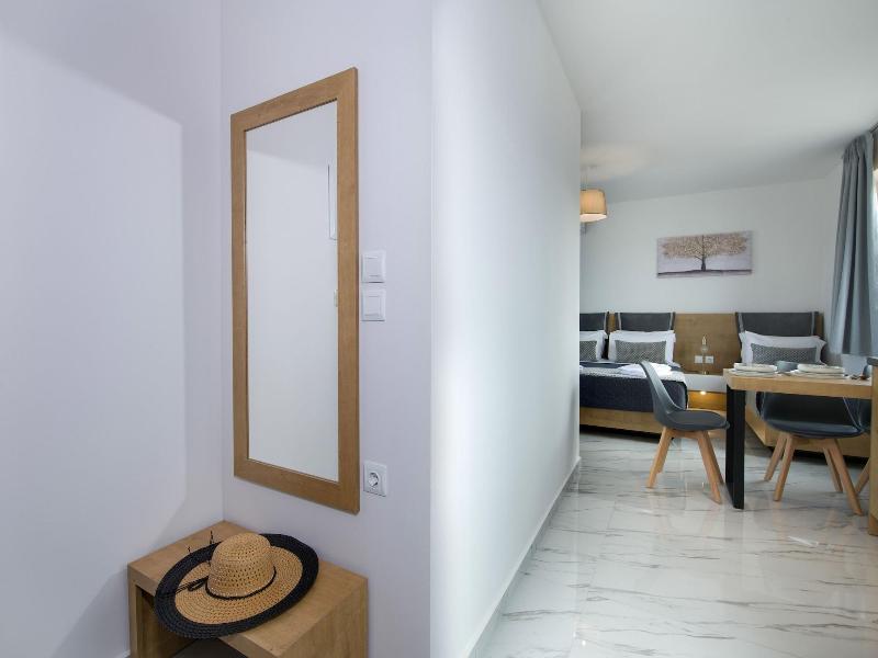 Deluxe City Hotel image