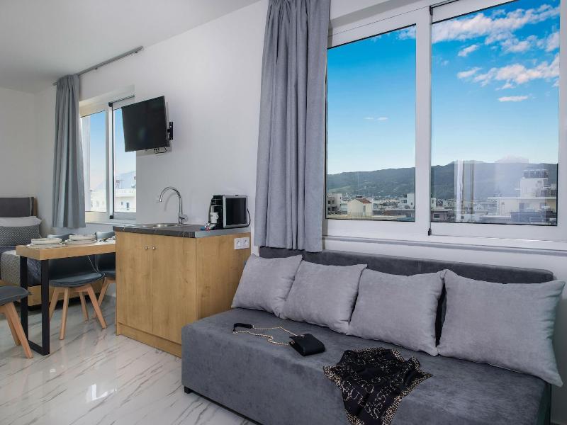 Deluxe City Hotel image