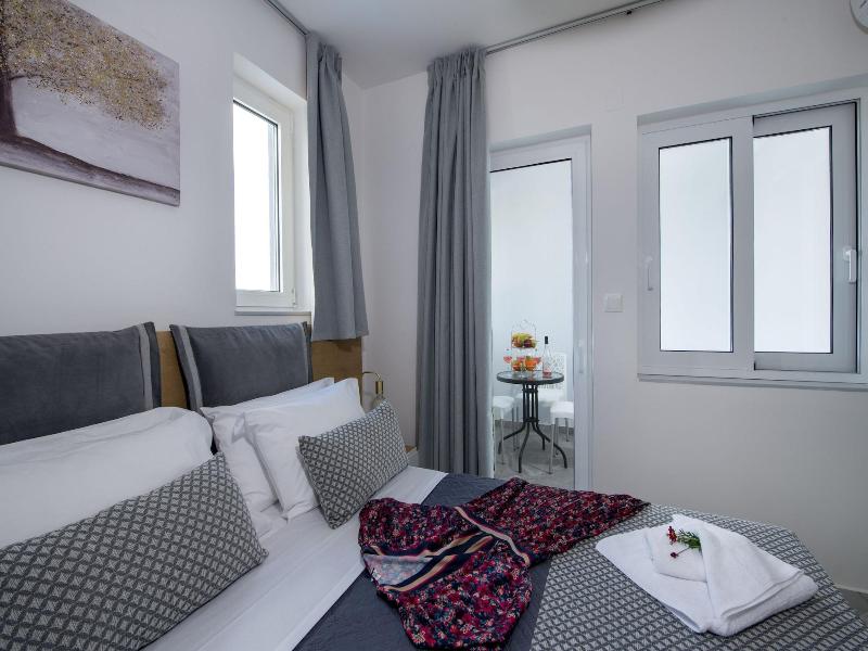 Deluxe City Hotel image