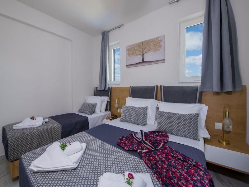 Deluxe City Hotel image