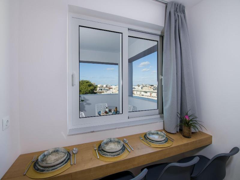 Deluxe City Hotel image