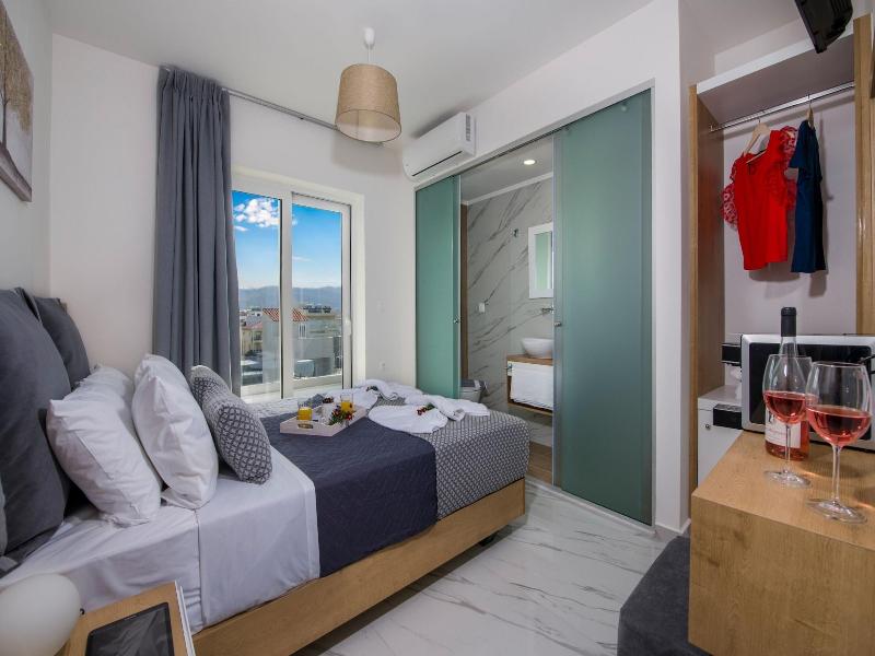 Deluxe City Hotel image