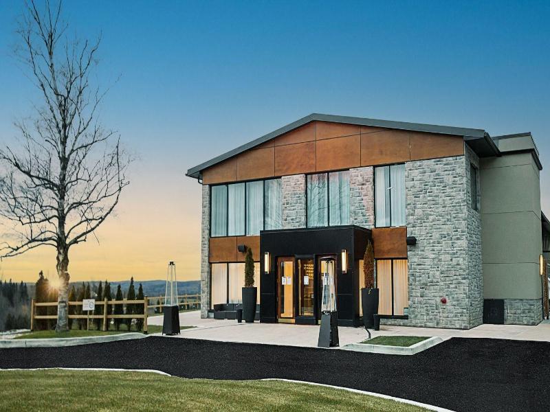 Mount Alverno Luxury Resorts image