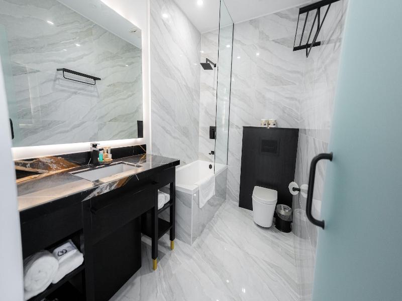 Mount Alverno Luxury Resorts image