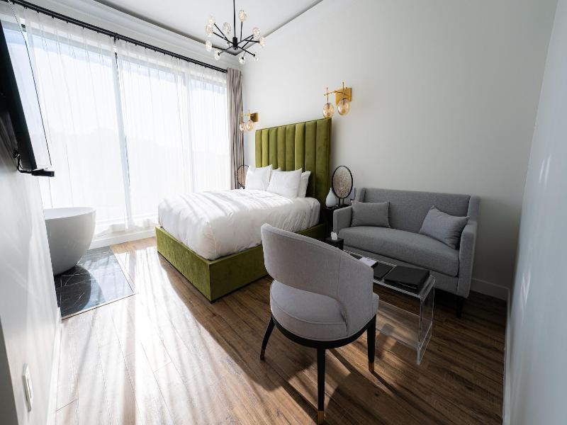 Mount Alverno Luxury Resorts image