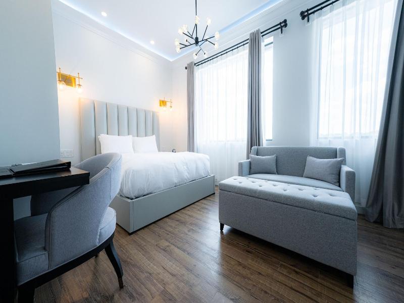 Mount Alverno Luxury Resorts image