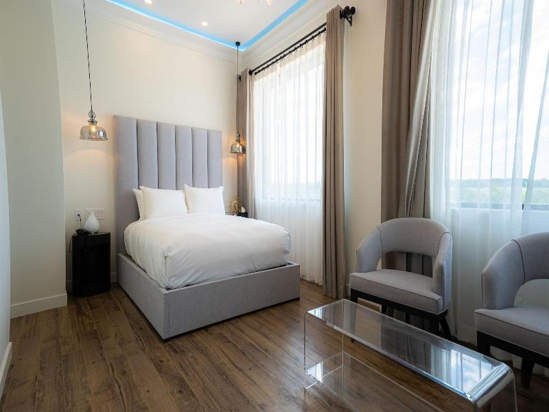 Mount Alverno Luxury Resorts image
