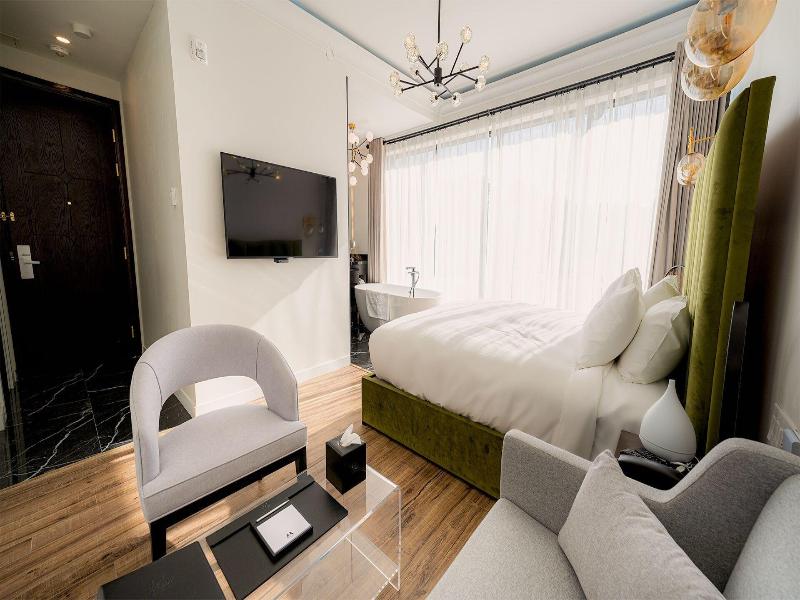 Mount Alverno Luxury Resorts image