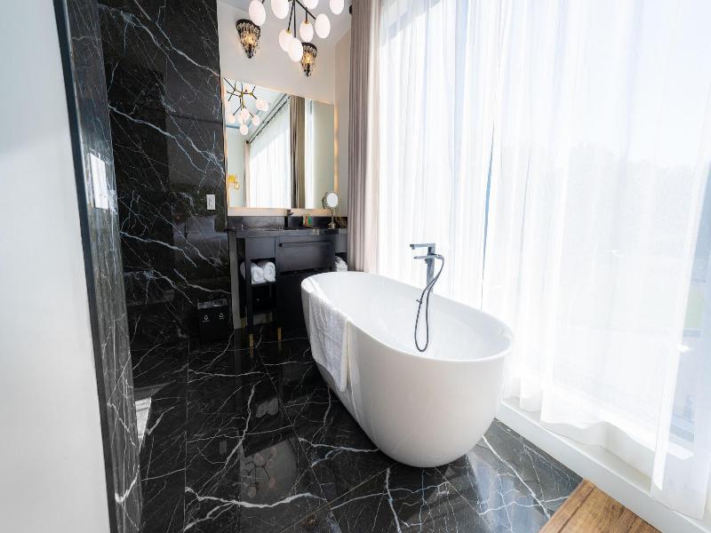 Mount Alverno Luxury Resorts image