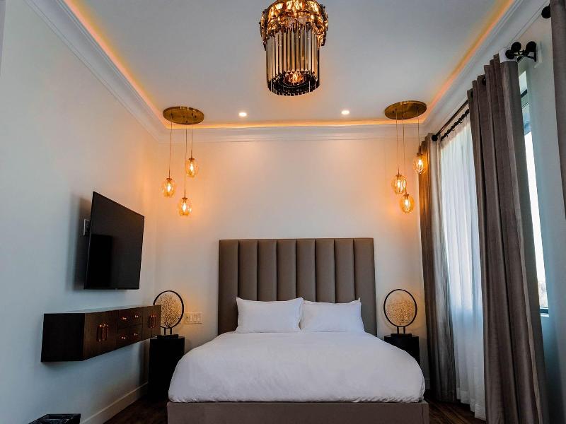 Mount Alverno Luxury Resorts image
