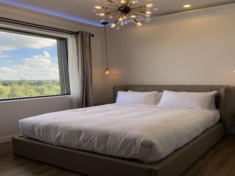 Mount Alverno Luxury Resorts image