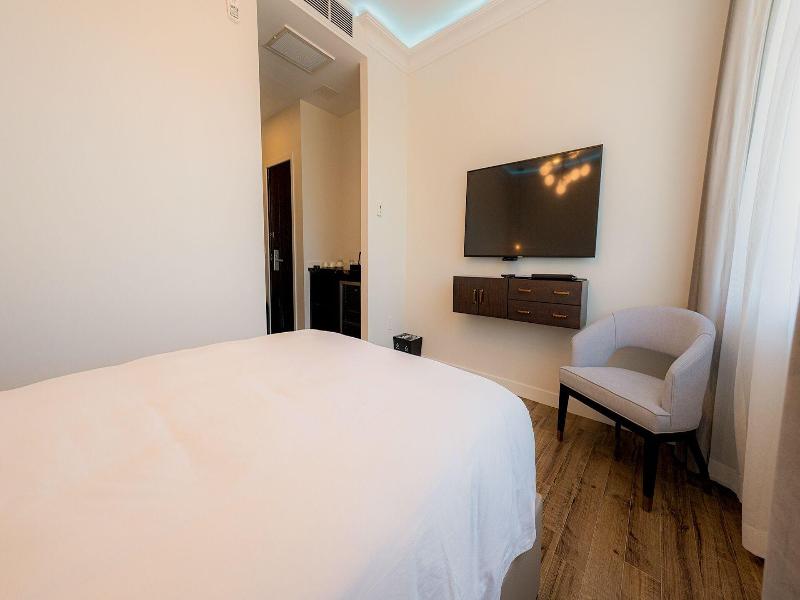 Mount Alverno Luxury Resorts image