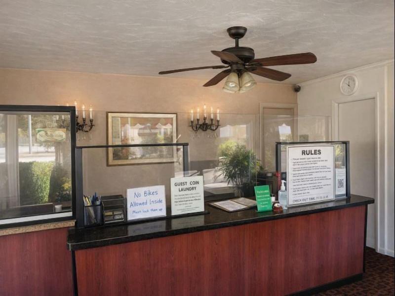 Queens Lodge Motel image