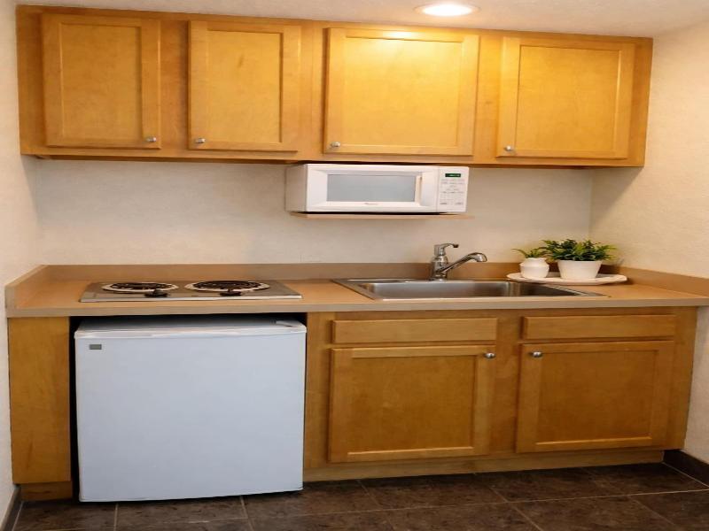 Queens Lodge Motel image