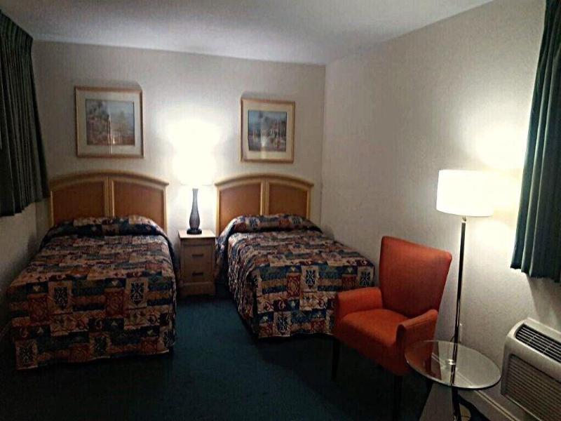 Queens Lodge Motel image
