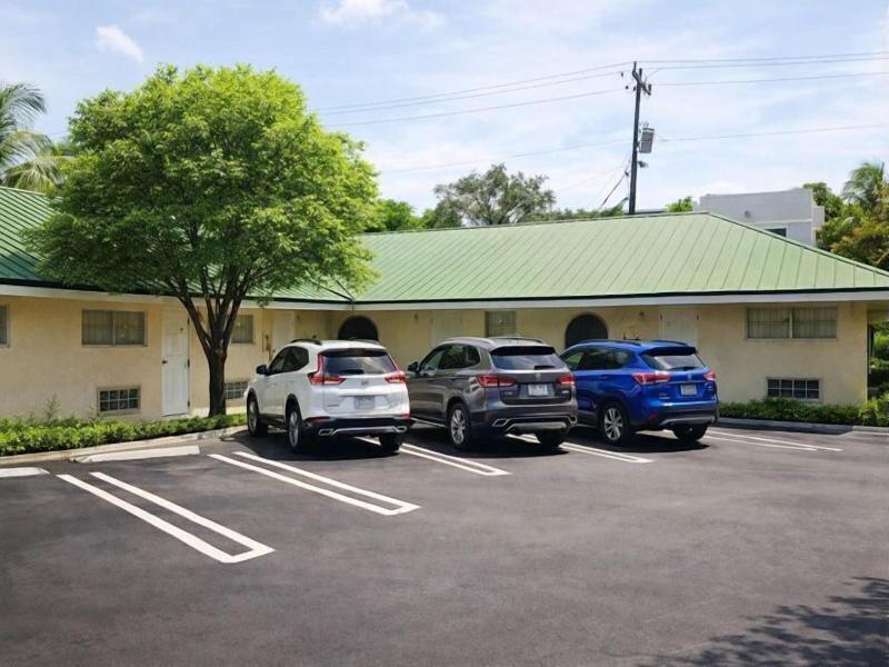 Queens Lodge Motel image